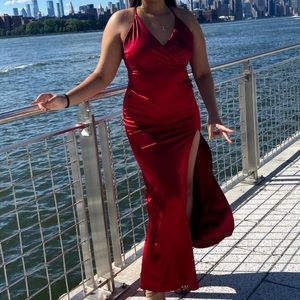 Silky red dress perfect for prom !